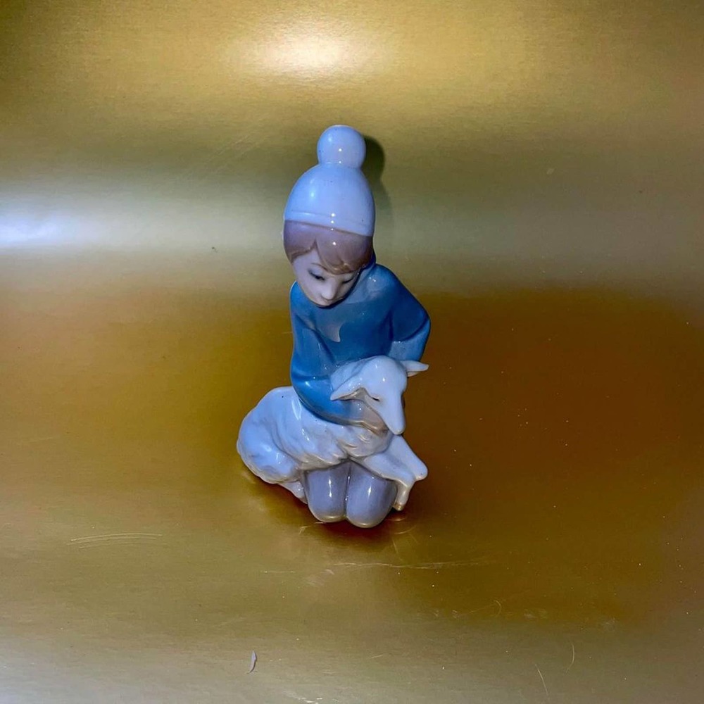 LLADRO # 4676 "SHEPHERD BOY WITH LAMB” GLAZED FIGURINE, RETIRED